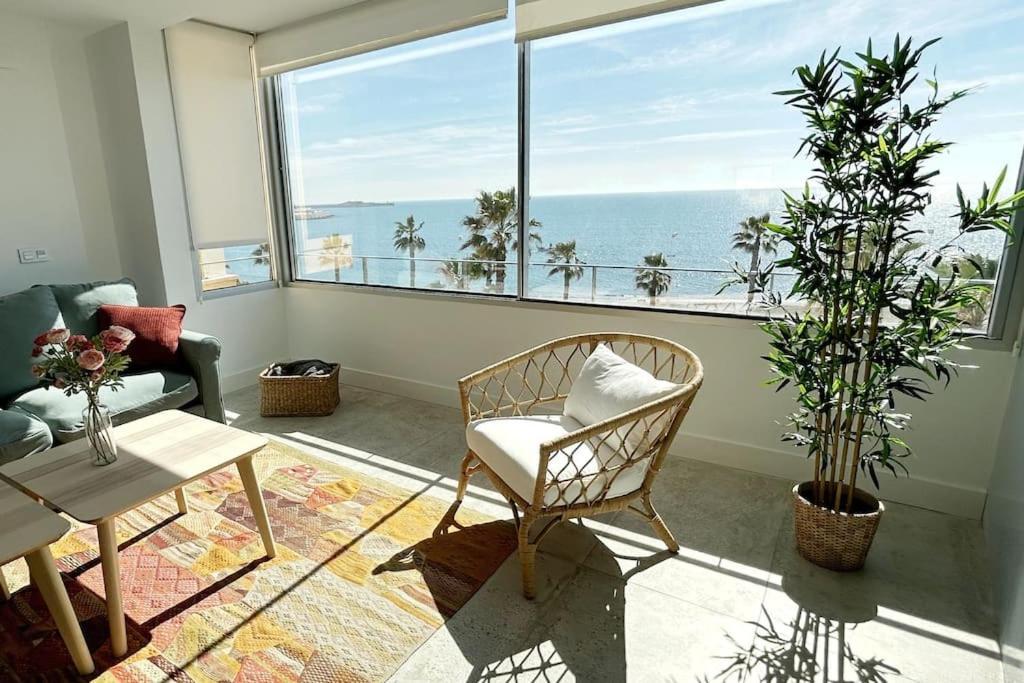Moderno Y Completo Frente Al Mar Apartment